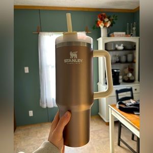rose gold 40oz Stanley